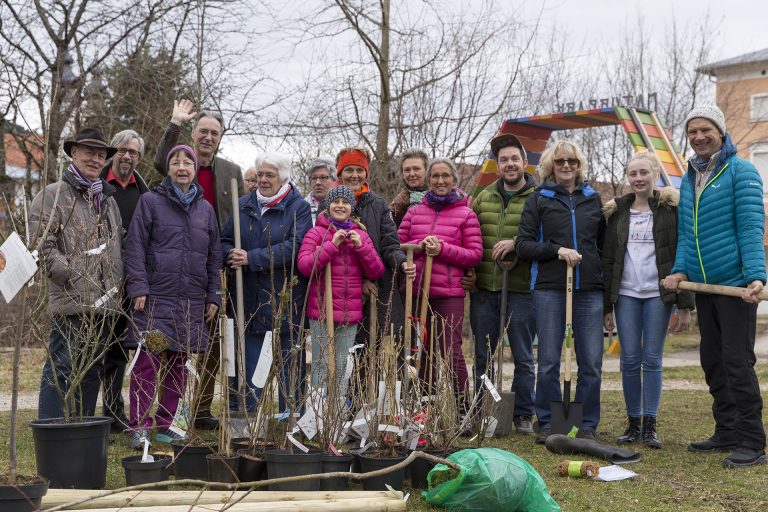 Grüne Baumpflanzaktion mit Bürgermeister Peter Solnar in Aschau